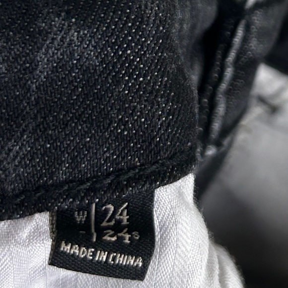 Abercrombie & Fitch High Rise Cropped Flare Jean Black Wash Raw Hem 24 short - Picture 6 of 7